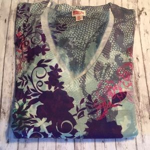 Lightweight v neck long sleeve sweater